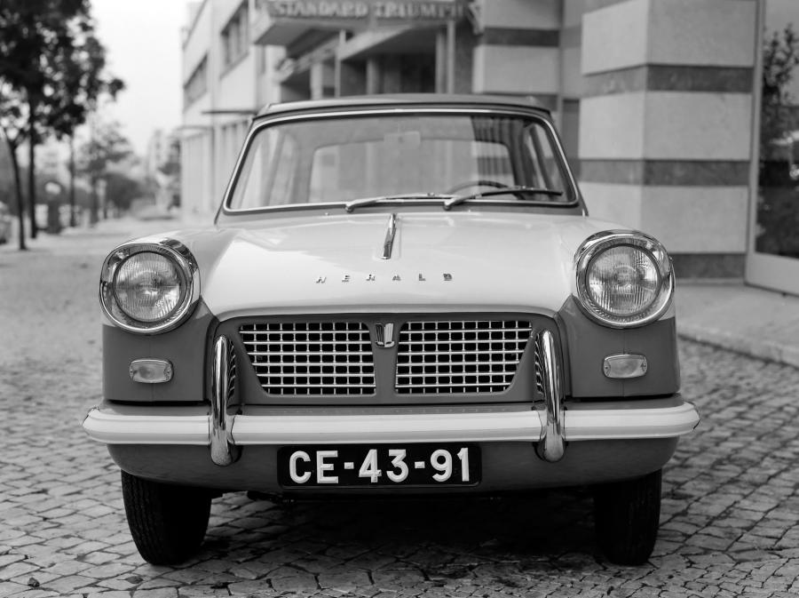  Triumph Herald 1200 Saloon 1961 года  (фото 6 из 8)